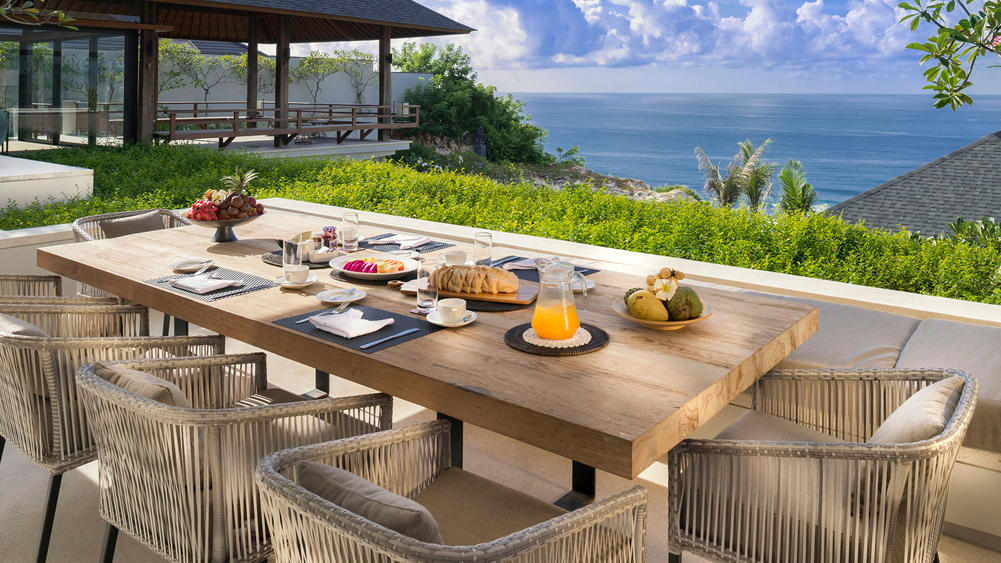 Sohamsa Estate - Villa Soham - Outdoor dining with breathtaking ocean views